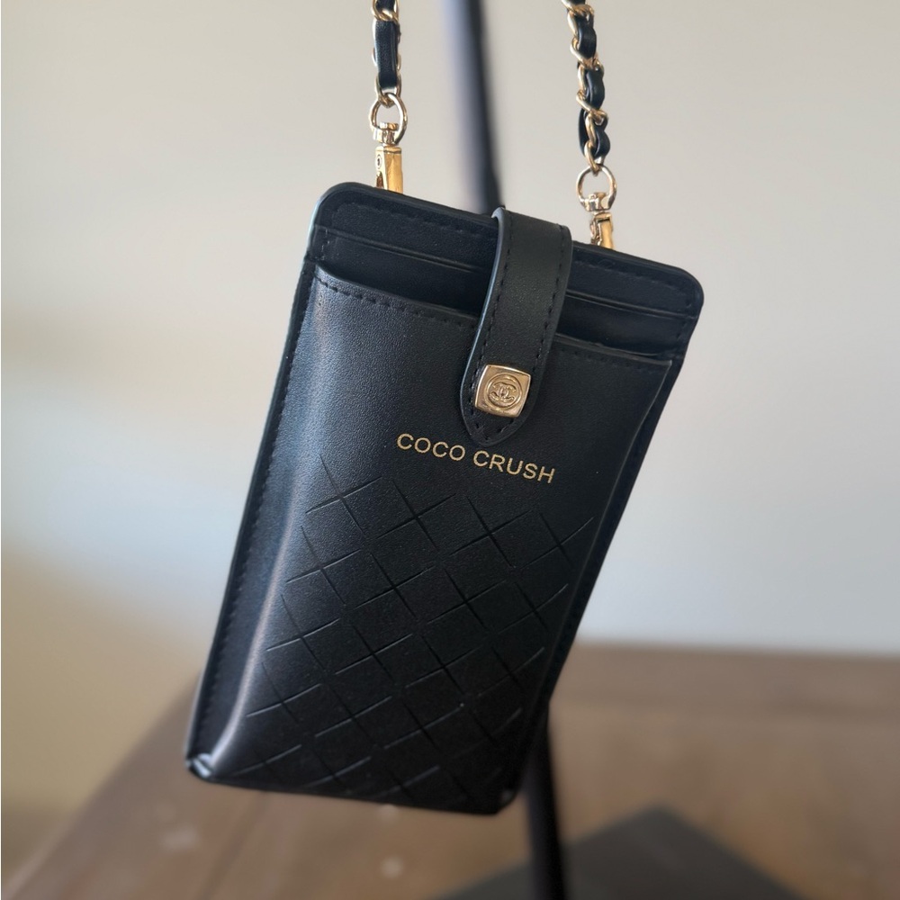 ✨✨CHANEL Coco Crush Black Polyurethane Leather Crossbody cellphone Pouch ✨✨
